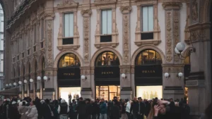 How Digital Price Tags Transform the Luxury Shopping Experience