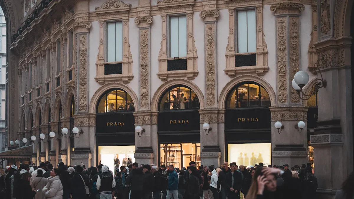 How Digital Price Tags Transform the Luxury Shopping Experience