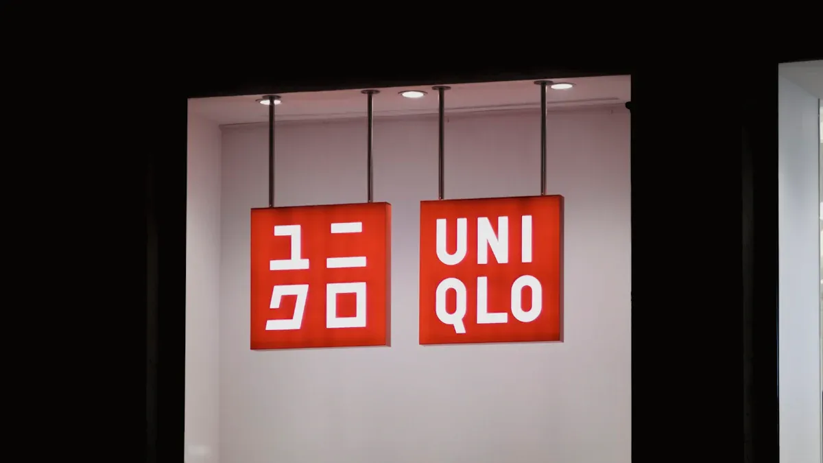 Digital Price Tags at UNIQLO Store: What They Are